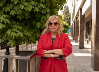 Marija je ostala sama sa troje dece kad joj je umro muž: 20 godina kasnije zazvonio joj je telefon i usledio je neviđeni šok