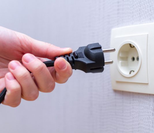 SKLJUČITE GA PREKO NOĆI: OVAJ UREĐAJ JE GUTAČ STRUJE, A NIJE NI BOJLER NI VEŠ MAŠINA