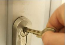 Zašto nikada ne biste trebali ostavljati ključ u bravi preko noći?
