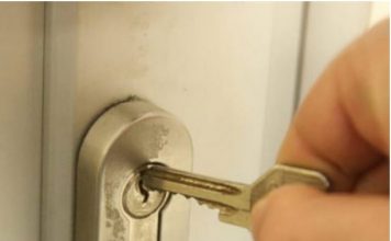 Zašto nikada ne biste trebali ostavljati ključ u bravi preko noći?