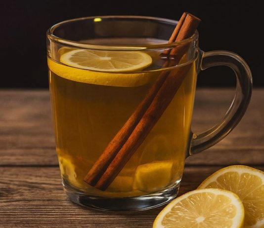 Noćni detoks napitak: pijte ga prije spavanja za lakši stomak i brže sagorijevanje masnoća