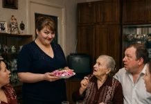 Tokom proslave, kada sam iznijela jela, svekrva me predstavila gostima: „A ovo je moja snaha, sada već bivša snaha. Moj sin će se uskoro razvesti od nje.” 😨