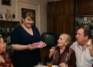 Tokom proslave, kada sam iznijela jela, svekrva me predstavila gostima: „A ovo je moja snaha, sada već bivša snaha. Moj sin će se uskoro razvesti od nje.” 😨