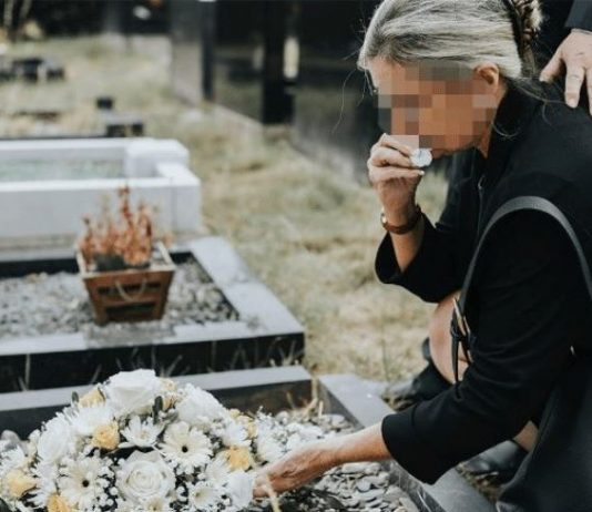 Dva meseca je na grobu muža viđala tuđe cveće: pomislila da je imao ljubavnicu, pa doživela još većI šok!