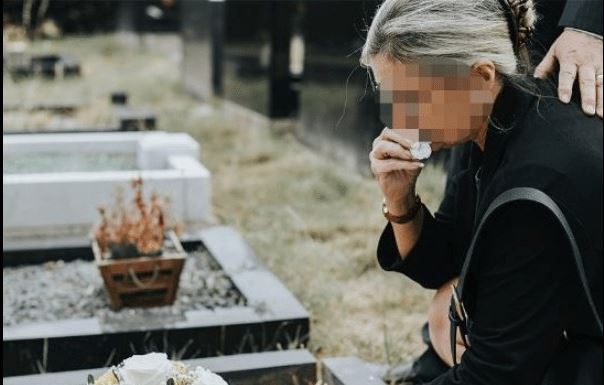 Dva meseca je na grobu muža viđala tuđe cveće: pomislila da je imao ljubavnicu, pa doživela još većI šok!