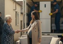 Baka je jedina ustala trudnici u tramvaju dok su svi gledali u pod: Trudnica ju je krišom pratila do njene straćare, a sutradan je baki na vrata stigao paket koji joj je promenio život.