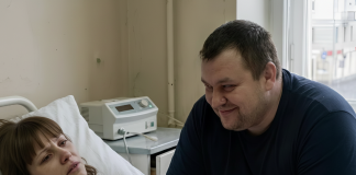 Saznavši da lekari daju njegovoj ženi samo još tri dana života, muž se nagnuo prema njoj i prošaputao sa zadovoljanim osmehom: „Konačno, sva tvoja imovina biće moja.“ Ali nije ni slutio kakav plan osvete mu je pripremila njegova „pokorna“ žena.