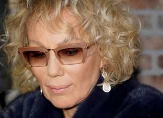 Harao je estradom 80-ih pa godinama kasnije tvrdio da je bio ljubavnik Lepoj Breni: “Tretirala me kao da sam žigolo, a Boba slao opasnog momka da me prebije”