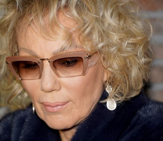 Harao je estradom 80-ih pa godinama kasnije tvrdio da je bio ljubavnik Lepoj Breni: “Tretirala me kao da sam žigolo, a Boba slao opasnog momka da me prebije”