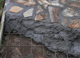 Sam/a sam izgradio/la rustikalnu kamenu stazu – evo kako