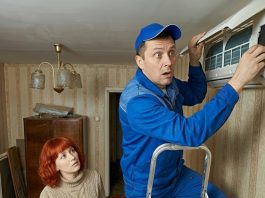 Taj muškarac mi je uvijek zabranjivao da se približavam klima-uređaju, ali jednog dana pokvario se dok je on bio na službenom putu. Morala sam pozvati tehničara; otvorio je kućište, pogledao unutra i užasnuto rekao: “Odmah uzmite djecu i bježite iz ove kuće…” 😨