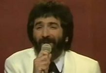 Mnogi ga znaju kao frontmena grupe “Teška industrija”, dok je 1975. godine važio za najzanimljivijeg pevača koji se tada pojavio na muzičkoj sceni.