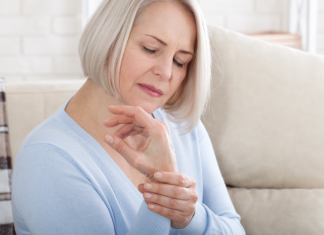 Koljena vam škripe i pucketaju – prvi znak ozbiljne bolesti: Dr Tanja otkriva šta to znači