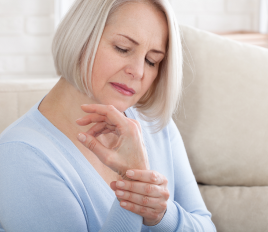 Koljena vam škripe i pucketaju – prvi znak ozbiljne bolesti: Dr Tanja otkriva šta to znači