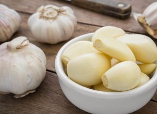 Bijeli luk ne smije svako jesti, iako je zdrav – evo kojih 5 grupa ljudi ga ne smiju ni pogledati, a kamoli jesti!