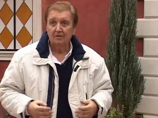 Od 30.000 pevača iz Srbije, samo mu je jedan došao na sahranu, a bio je šlogiran: Zašto se estrada ogrešila o Čobija koji je umro od r*aka