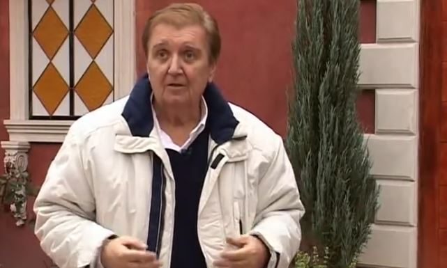 Od 30.000 pevača iz Srbije, samo mu je jedan došao na sahranu, a bio je šlogiran: Zašto se estrada ogrešila o Čobija koji je umro od r*aka