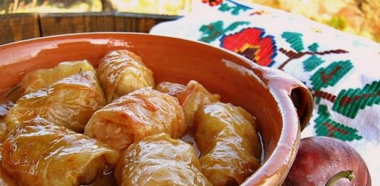 Samo ovako se pravi zaprška za sarmu: Kuhar otkrio caku zbog koje miriše kao kod bake