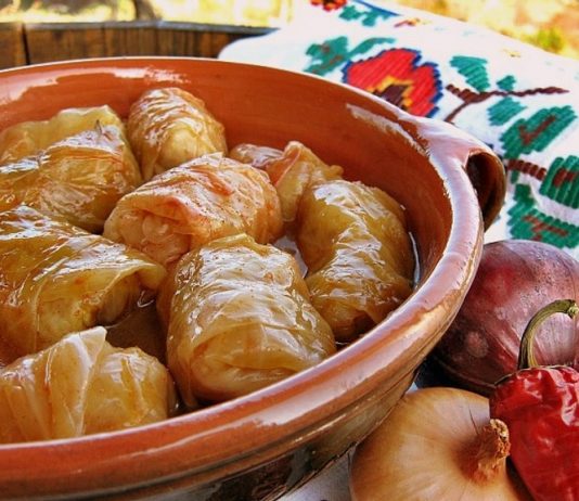 Samo ovako se pravi zaprška za sarmu: Kuhar otkrio caku zbog koje miriše kao kod bake
