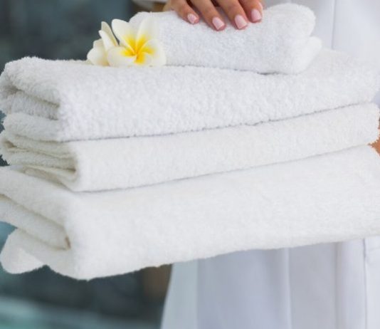 UBACITE OVAJ SASTOJAK U MAŠINU I GOTOVO: Najprostiji i najjeftiniji trik da vešu VRATITE IZGUBLJENU BJELINU, a peškiri će biti premekani