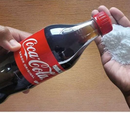 Uzmite čašu COCA-e, obične sode bikarbone i sačuvajte ovaj domaći trik: Koristim ga godinama i preporučujem svima!