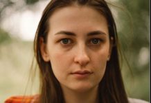 “Proveri gornju policu kad dođeš kući, muž krije nešto od tebe” – šapnula mi je vračara, a onda sam saznala istinu zbog koje sam zanemela od šoka