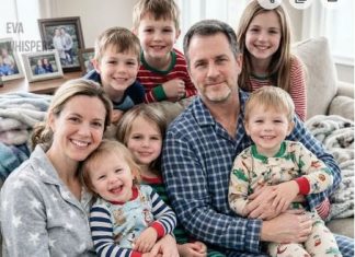 Tajna koju je skrivala: Priča o prijateljstvu, ljubavi i neočekivanoj istini……