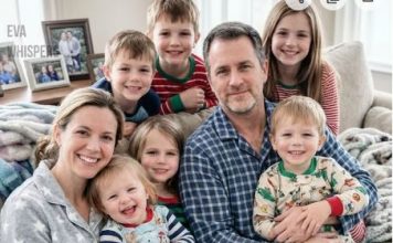 Tajna koju je skrivala: Priča o prijateljstvu, ljubavi i neočekivanoj istini……