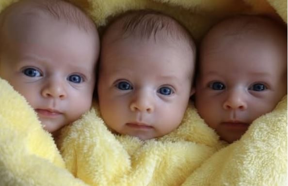 “Ponovni susret sa prošlošću: Kako je život žene prepunio iznenađenjima nakon što je ostavljena sa trojkama”