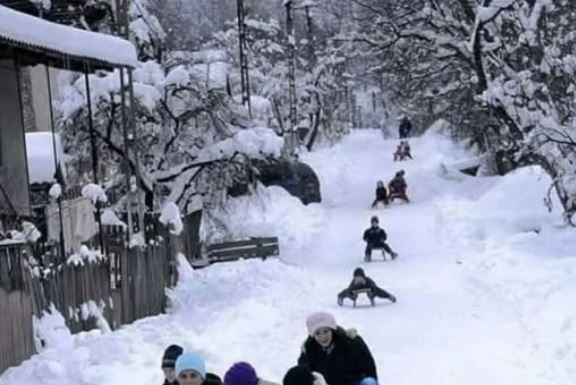 Ovo vraća u školske dane .. Kako je izgledalo obrazovanje ? Sjećate li se? 😊