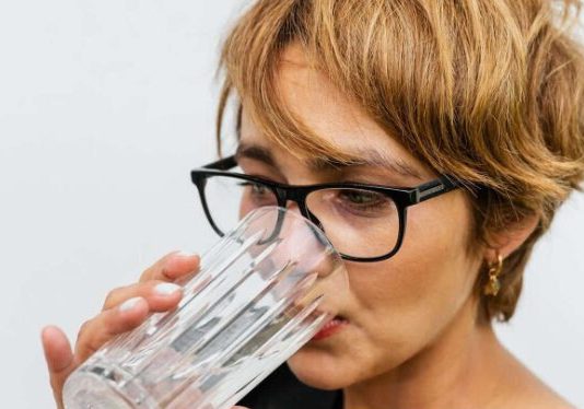 Zovu ga “četka” za crijeva: 1 kašičicu ovog praha razmutite u čaši vode i brzo olakšajte varenje