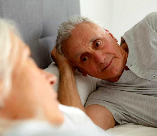 Da li je istina da muškarci poslije 50-te NE MOGU MEDA u krevetu – evo do koje godine su u punoj snazi