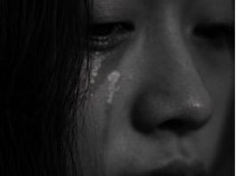 OVAKO IZGLEDA ŽENA KOJA JE NESRETNA U BRAKU: 10 signala koji se vide na kilometar