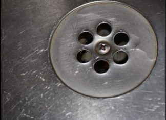 Smrdi vam iz kupatila kada pada kiša? Samo ubacite 1 sitnicu iz kuhinje u odvod I rešite problem