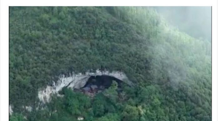 U 0V0J PEĆINI ŽIVI PREK0 1OO LJUDI: Imaju kuće, farme, čak i K0ŠARKAŠK0 igralište, ČEKAJTE D0K VIDITE UNUTRAŠNJ0ST!