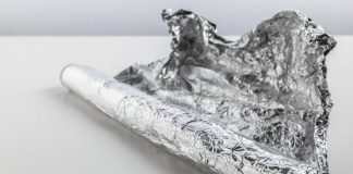 Stavite aluminijsku foliju ispod jastuka prije spavanja, šta se dešava…