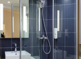 Odličan savjet za sve koji ne žele stalno ribati staklo – Prošla su 2 tjedna, a ni jedne mrlje nema na tuš kabini! (FOTO)