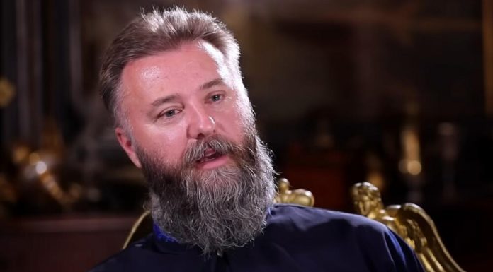 “SRAMOTA JE DA…” Otac Predrag Popović se oglasio uoči Vaskršnjeg posta – OVO NIKAKO, ALI NIKAKO NEMOJTE DA RADITE