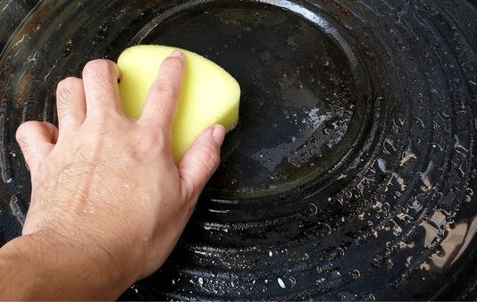 NE PADA Ml NA PAMET RlBATI PRLJAVE TAVE: 0vaj TRIK mi je dala kuharica iz škole – ako ne probate, nećete vjerovati!