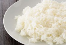 Više ne kuvam pirinač u vodi, ovo je savršeno: Jedan trik kuvara i nikada niste jeli bolji prilog – PREPORUČITE SVIMA!