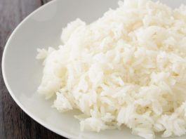 Više ne kuvam pirinač u vodi, ovo je savršeno: Jedan trik kuvara i nikada niste jeli bolji prilog – PREPORUČITE SVIMA!