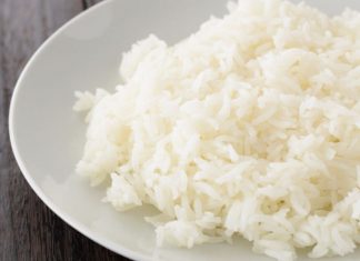 Više ne kuvam pirinač u vodi, ovo je savršeno: Jedan trik kuvara i nikada niste jeli bolji prilog – PREPORUČITE SVIMA!