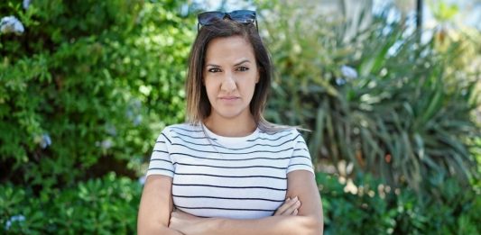 Svekrva se doselila privremeno i sad neće da se iseli, a još je dovela i udvarača: Moj muž je ćutao, pa sam joj ja očitala bukvicu koju će pamtiti dok je živa