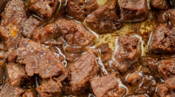 Dok dinstate meso dodajte samo 1 sastojak: Biće toliko mekano i sočno, topiće se u ustima