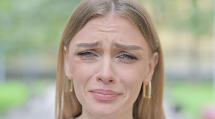 Ova 3 horoskopska znaka bolje da ne izlaze iz kuće: Karma ih stiže u martu 2026.