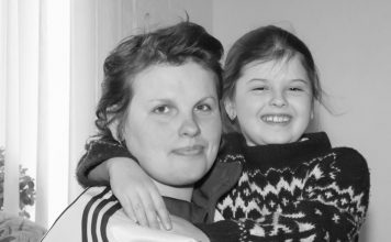 Moja majka je postala alkoholičarka i ja nisam mogla da je spasem: Ljudi su mi govorili “Sramota, da je tako pustiš” a niko nije znao agoniju u kojoj sam živela