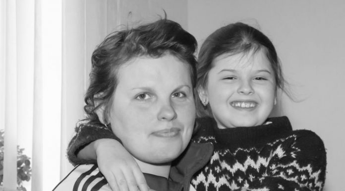 Moja majka je postala alkoholičarka i ja nisam mogla da je spasem: Ljudi su mi govorili “Sramota, da je tako pustiš” a niko nije znao agoniju u kojoj sam živela