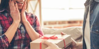 OVAKVE POKLONE ODMAH TREBA BACITI ILI SPALITI: Nikako ih ne unosite u kuću, vjeruje se da donose veliku NESREĆU I BIJEDU