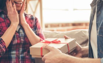 OVAKVE POKLONE ODMAH TREBA BACITI ILI SPALITI: Nikako ih ne unosite u kuću, vjeruje se da donose veliku NESREĆU I BIJEDU