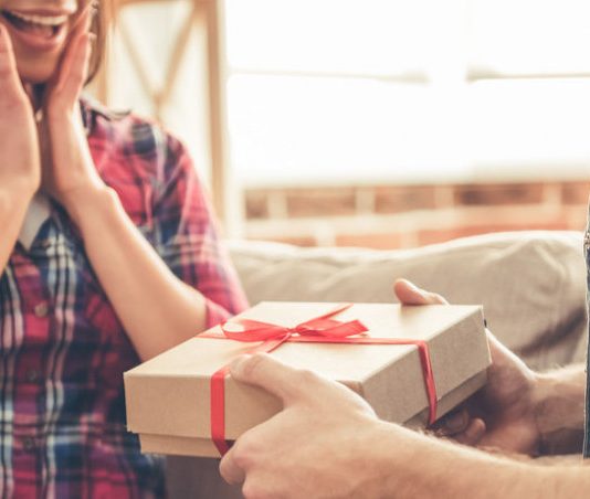 OVAKVE POKLONE ODMAH TREBA BACITI ILI SPALITI: Nikako ih ne unosite u kuću, vjeruje se da donose veliku NESREĆU I BIJEDU